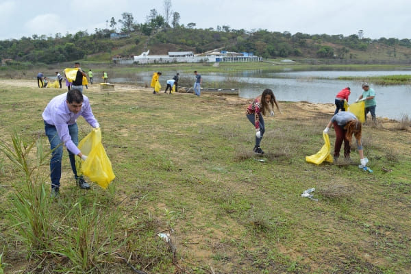 Dia da Árvore tem mutirão de limpeza na Vargem das Flores