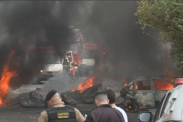 Queda de avião deixa ao menos três mortos em BH