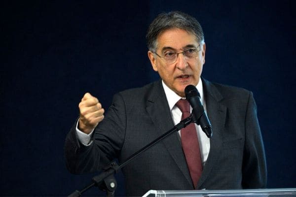 Justiça Eleitoral condena Fernando Pimentel a dez anos de prisão