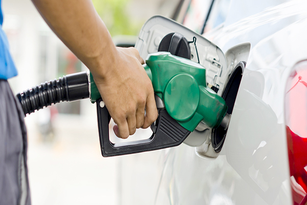 Preços da gasolina e do diesel têm novo reajuste nas refinarias