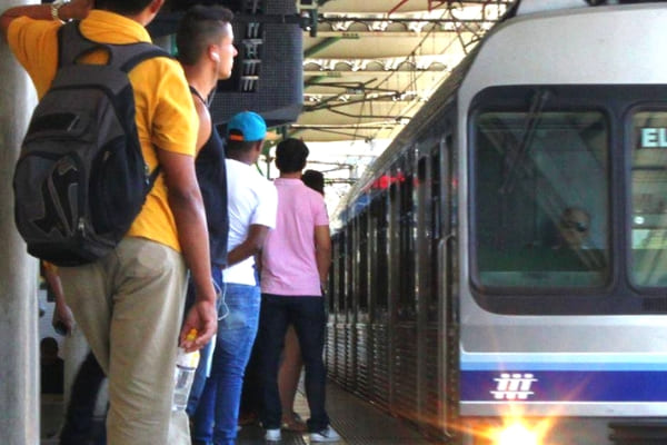Metroviários votam pela continuação da greve