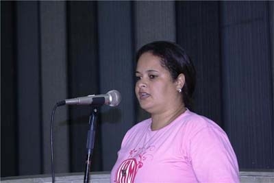 Representante de entidade para mulheres participa de reunião plenária