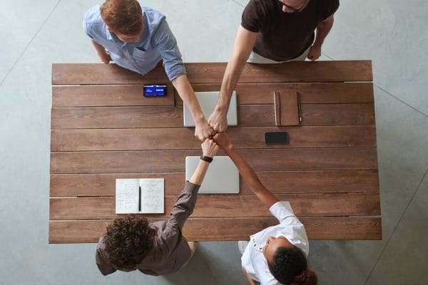 Férias escolares oferecem oportunidades de estágios