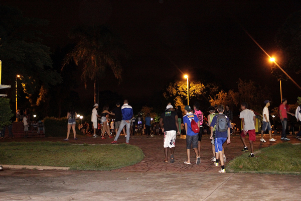Praça da Glória sábado à noite