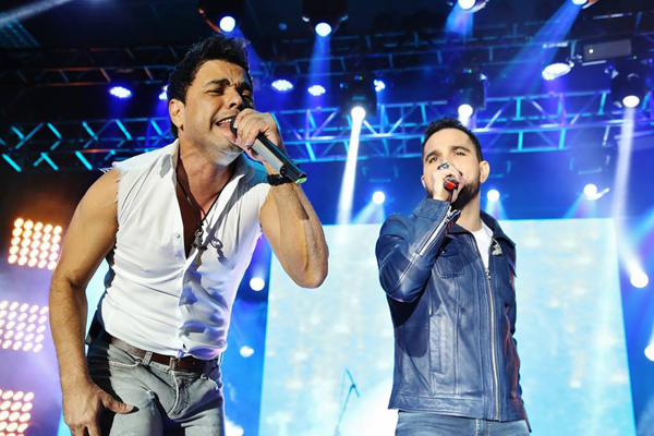 Zezé di Camargo e Luciano apresentam-se em Festa do Trabalhador, em Contagem