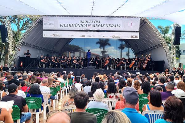 Filarmônica de Minas Gerais é aplaudida de pé em Contagem