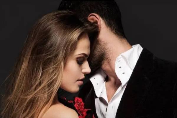 Mulheres buscam homens mais maduros, já que homens jovens se apresentam conservadores