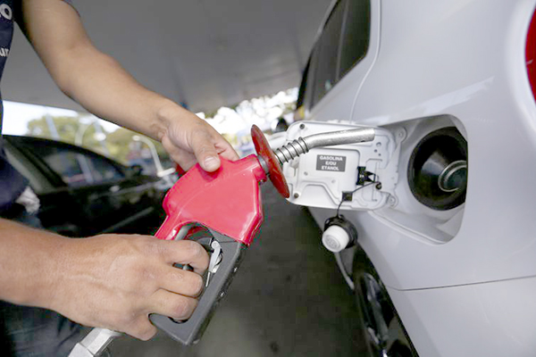 Petrobras anuncia queda nos preços da gasolina e do diesel