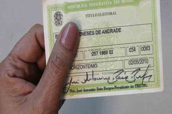 Prazo para tirar segunda via do título de eleitor termina em um mês