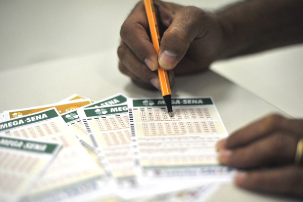 Mega-Sena pode pagar prêmio de R$ 27,5 milhões