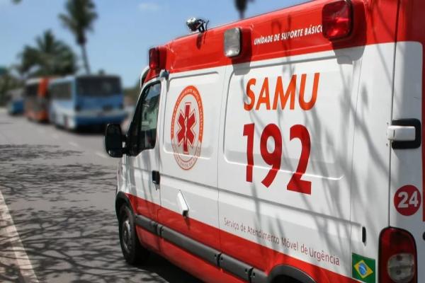 Acidente com motos e carro fecha a BR-381 e complica trânsito em Contagem