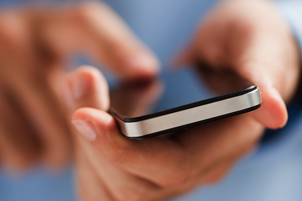 Celular se consolida como principal meio de acesso à internet no Brasil