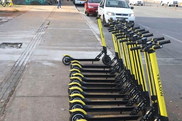 Empresa de patinetes e bicicletas encerra atividade em 14 cidades