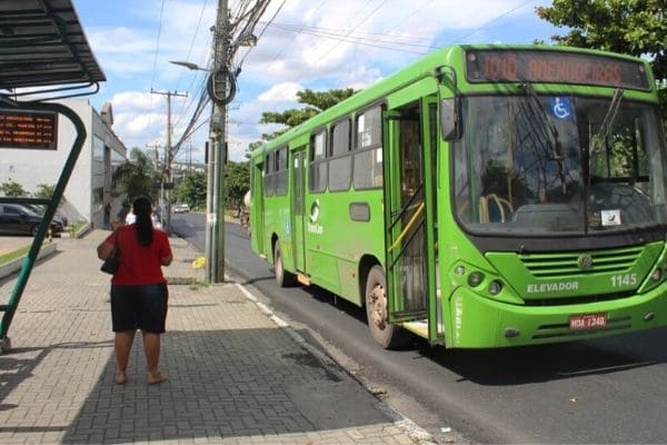 Circulação de ônibus é reduzida em Contagem