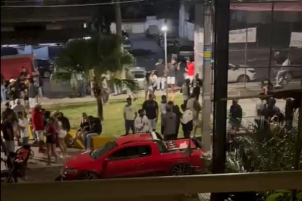 Cidadãos denunciam algazarra e insegurança em praça do Novo Eldorado