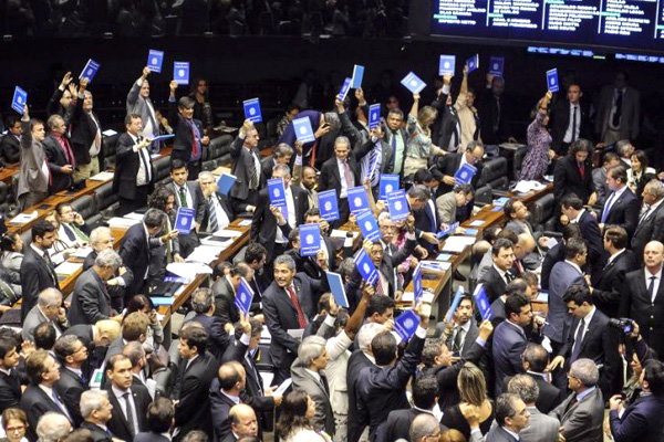  Projeto de Lei da terceirização é aprovado na Câmara