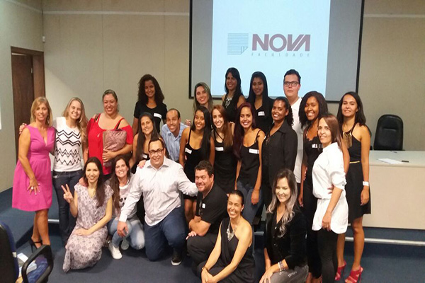 Alunos de Enfermagem celebram data em evento da Nova Faculdade