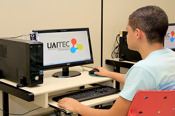 Uaitec Contagem tem vagas para seis cursos profissionalizantes