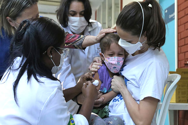 Contagem começa vacinar crianças de 3 a 4 anos imunocomprometidas 