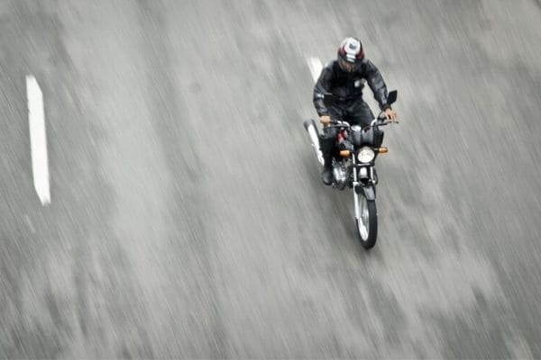 De cada dez atendimentos por acidente no SUS, oito são motociclistas