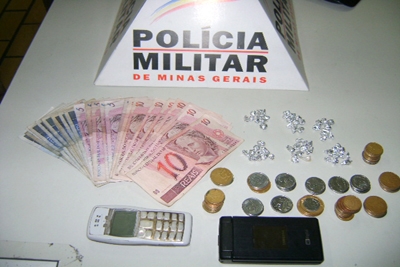 Polícia prende suspeitos e recupera moto roubada