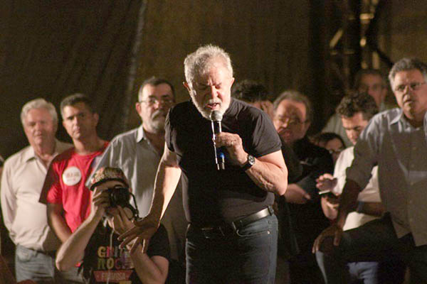 Desembargadores do TRF4 mantêm condenação de Lula no caso tríplex