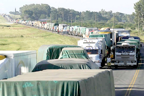 Caminhoneiros dão exemplo que precisa ser seguido por todo brasileiro