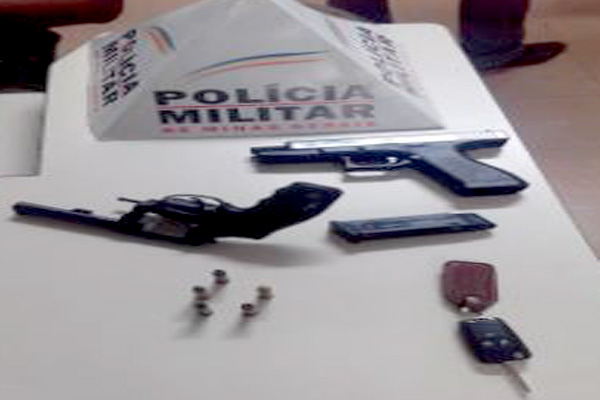 Militares apreendem armas e recupera três veículos roubados em Contagem