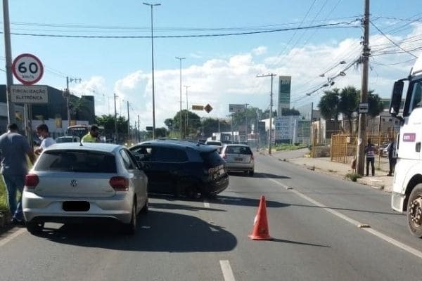 Acidente interdita parte da Via Expressa no Água Branca
