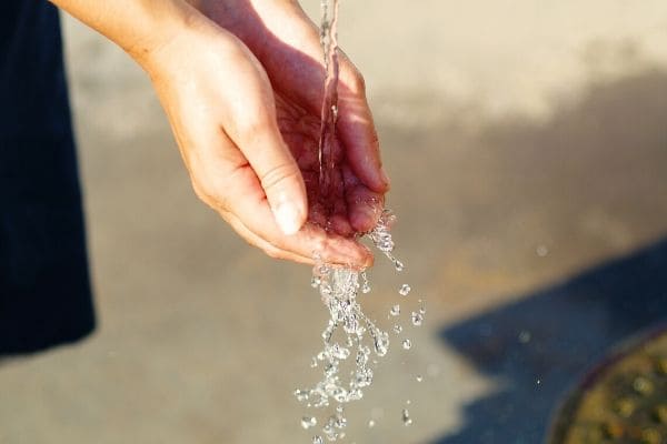 Substituição de registro interrompe abastecimento de água em Contagem