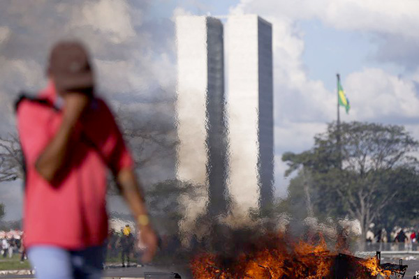 Governo determina reforço de tropas federais para proteger Esplanada