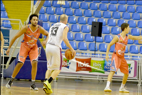 Contagem Towers enfrenta Blumenau em casa