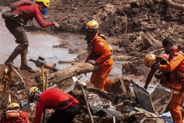 Bombeiros são homenageados em cinema de BH