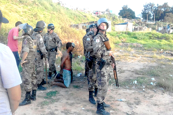 Ocupação William Rosa tem confronto entre moradores e PM