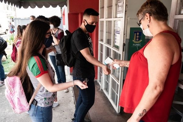 Contagem retoma aulas presenciais de todos os níveis da educação básica