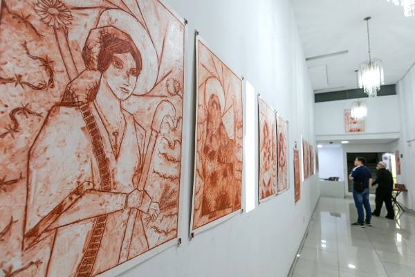 Exposição Madalena, de Ayam Ubrais Barco, em Contagem