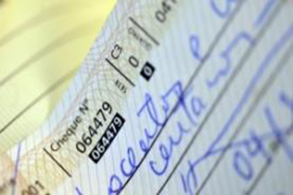 Juros do cheque especial chegam ao recorde de 328,9% ao ano