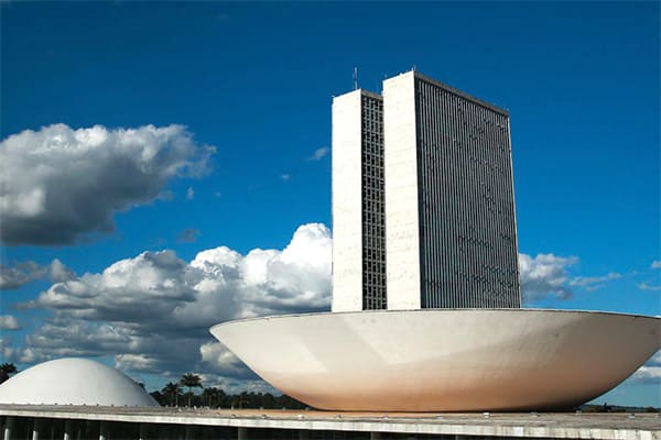 PEC que reduz aposentadoria compulsória no STF é aprovada pela CCJ da Câmara
