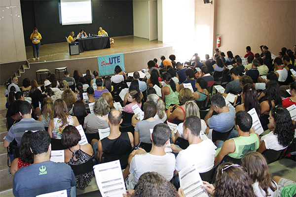 Em Contagem, profissionais da educação reivindicam direitos