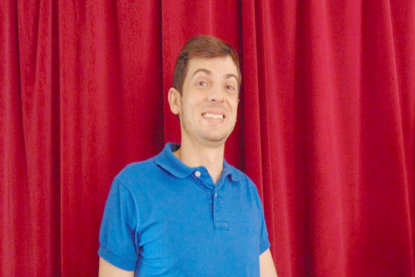 Rafael Mazzi se apresenta no Rir é Power