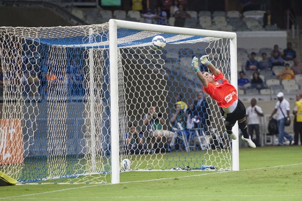 Cruzeiro empata e segue sem vencer no Brasileiro