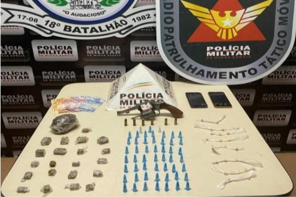 Suspeito de tráfico é preso com drogas e arma