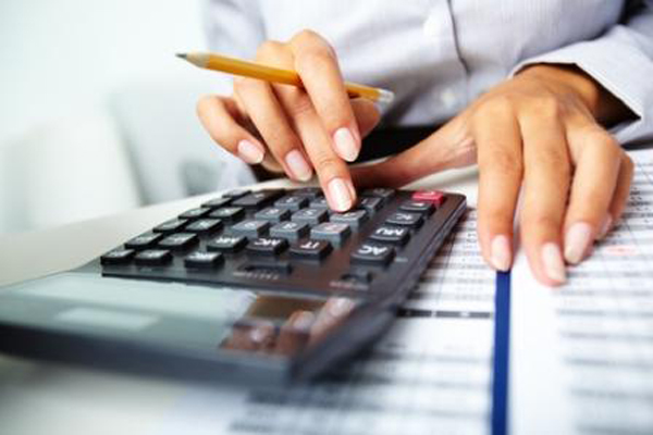 Juros do cheque especial sobem para 318,4% ao ano e batem novo recorde