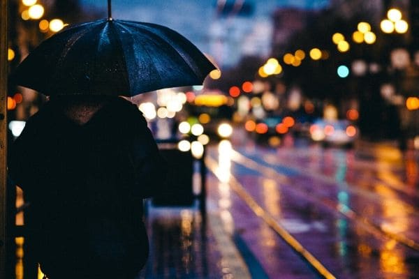 Fim de semana deve ser quente e com chances de chuva