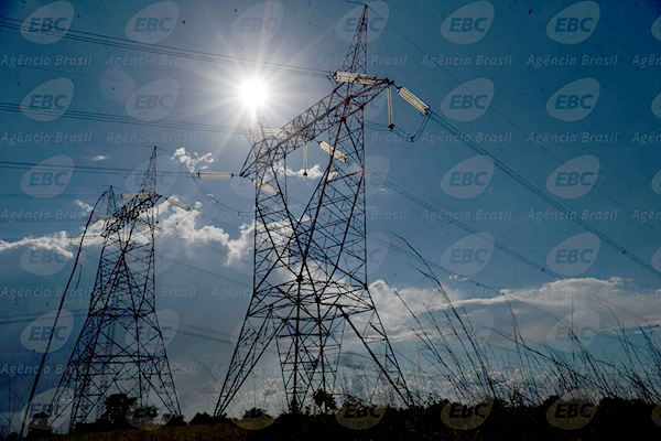Bandeira tarifária volta a ficar verde em dezembro, sem custo extra de energia