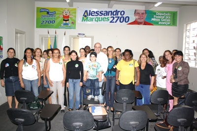 Alessandro Marques faz campanha voltada para mulheres de Contagem e Betim