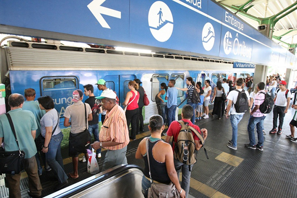 Metrô tem venda de ingressos e segurança reforçada neste domingo