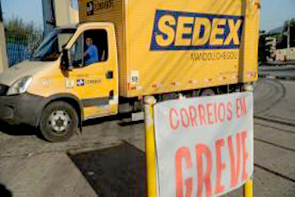 Trabalhadores dos Correios entram em greve por tempo indeterminado