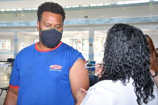 Vacinação de grupo sem cadastro se estende a quem tem a partir de 50 anos
