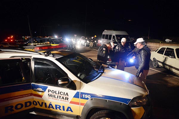 Blitze da Lei Seca flagra dezenas de motoristas em Minas
